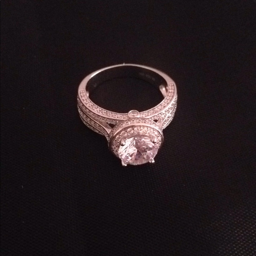 Ring size8 approx  NWT no missing stones